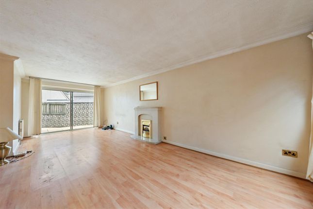 21, Sandilands Crescent, Motherwell photo 3