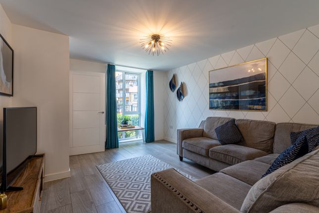 3 Crete Hall Road, Northfleet, Kent photo 4