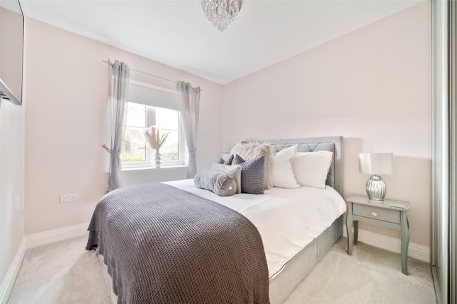 Flat for sale in Kingfisher Place, Bracknell, Berkshire