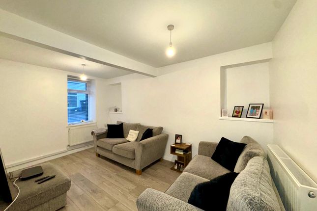 28 Russell Street, Merthyr Tydfil photo 3