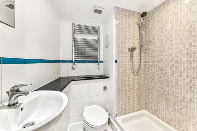Flat for sale in Union Road, London