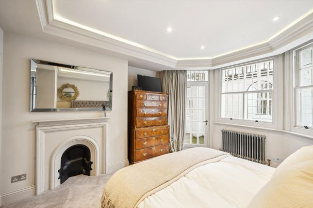 Flat to rent in Elm Park Gardens, London