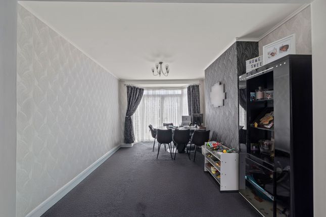 157 Brocks Drive, Sutton photo 3
