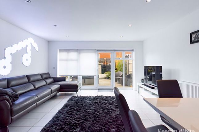12, Venics Way, High Wycombe photo 3
