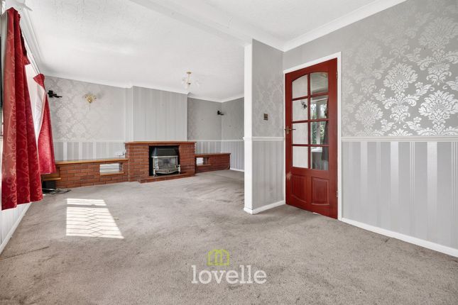 11 Newstead Avenue, Grimsby photo 3