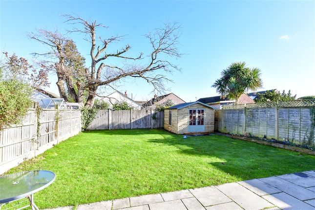 Lynwood Avenue, Waterlooville photo 2