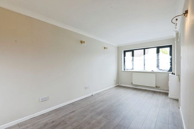 28, Joseph Way, Stratford-upon-Avon photo 3
