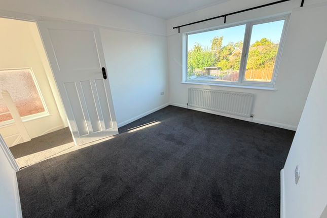 Broadfields, North Harrow photo 4