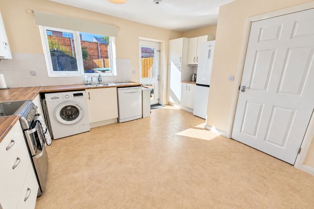 7, Mallows Grove, Dudley photo 3