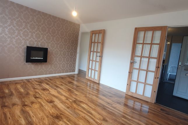 8, Balmoral Close, Coventry photo 4