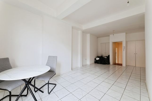 Flat 2, 22 Courtenay Mews, London photo 4