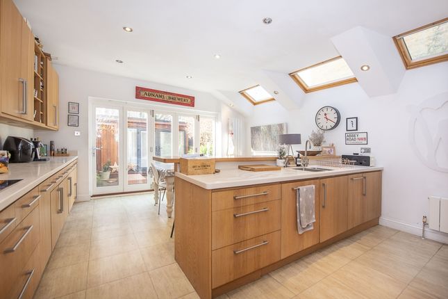 31, Alverstone Avenue, London photo 4