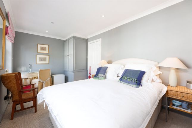 36, Beaufort Close, London photo 4