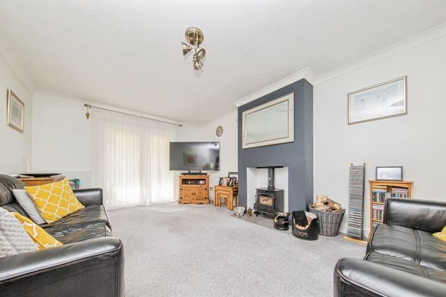 6, Woodpecker Close, Colchester photo 4