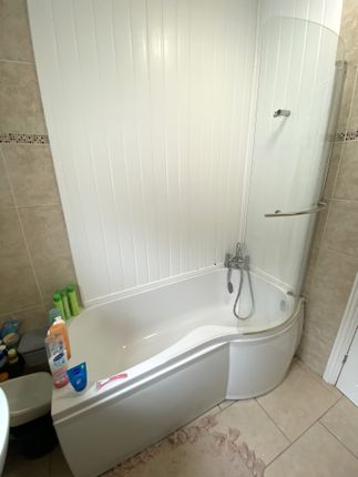 Flat to rent in Merches Gardens, Cardiff