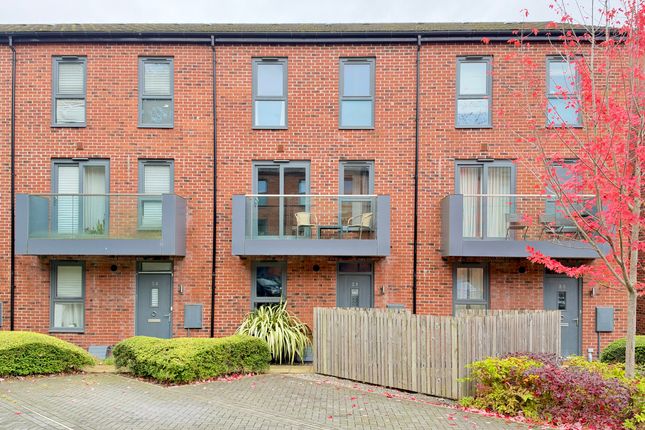 2-bed terraced on 29 Carnforth Avenue, Wakefield, £1,050/mo
