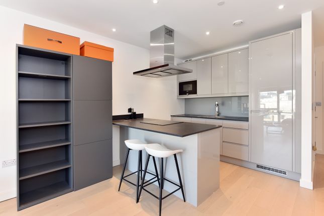 Maple House, Lismore Boulevard, London photo 3