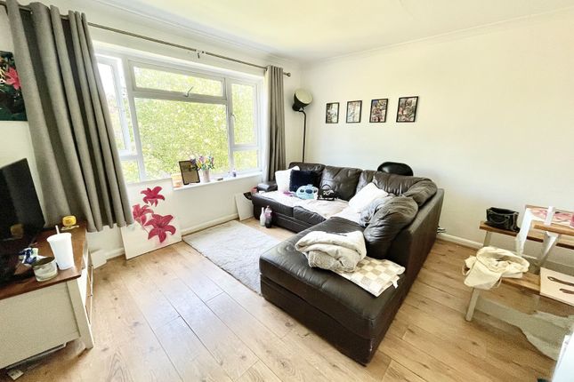 10, Woodford Court, Birchington photo 3