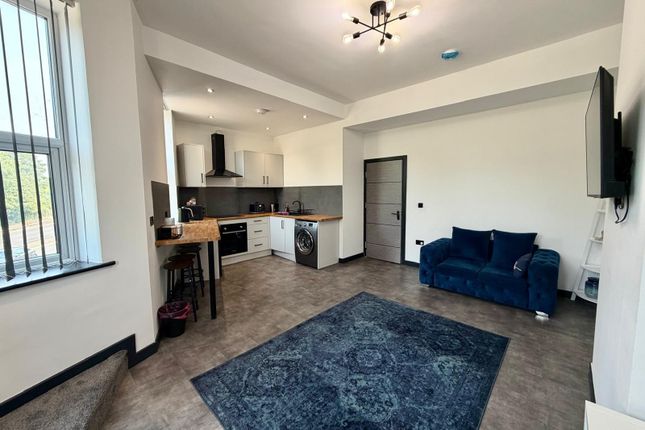 557A, Manchester photo 4