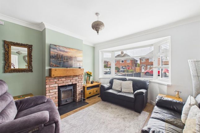28, Holtham Avenue, Gloucester photo 4