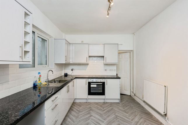 7, Frondeg Terrace, Llanelli photo 4