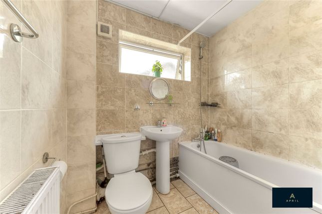 Flat 12,, Margarets Court, London photo 4