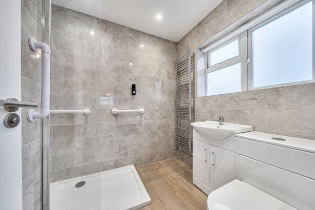 77, Cootes Avenue, Horsham photo 3