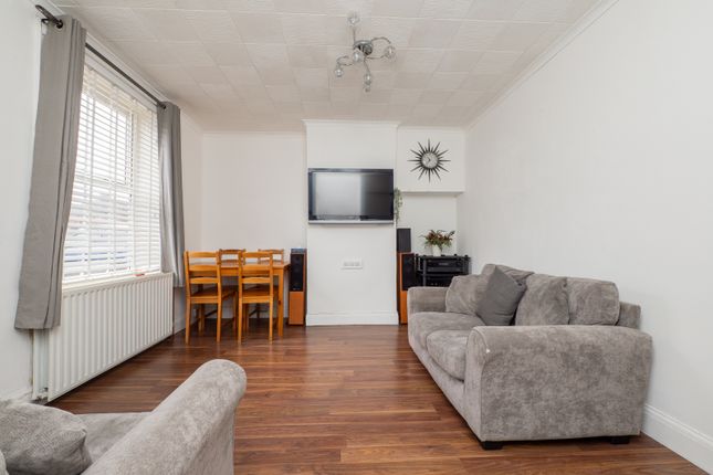 83, Tintern Road, Carshalton photo 4