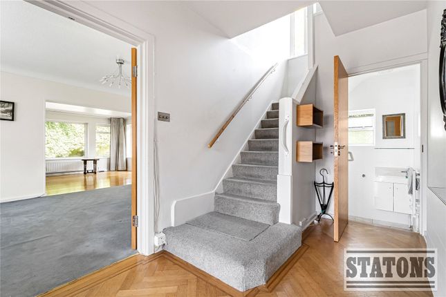 10, Poynings Way, Woodside Park photo 2