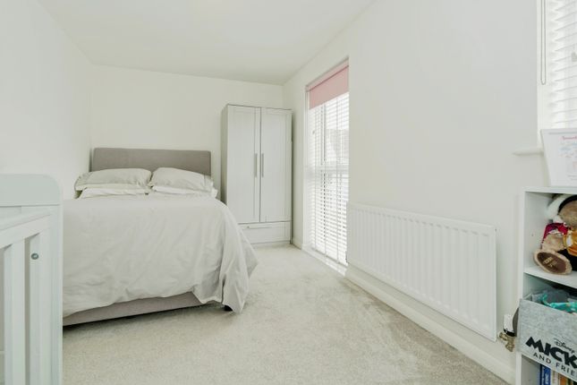 Town house for sale in Breeze Meadow, Faversham