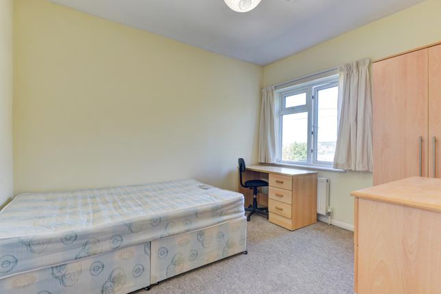 A Well-Lit, Tidy Single Bedroom With A Comfortable...