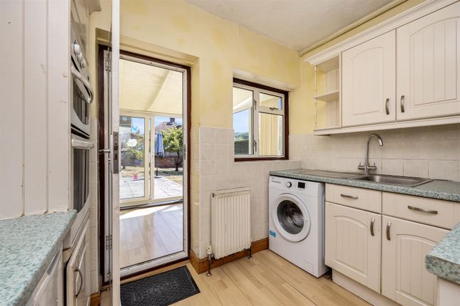 8, Heston Avenue, Brighton photo 4