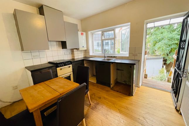 347, Grove Green Road, London photo 3