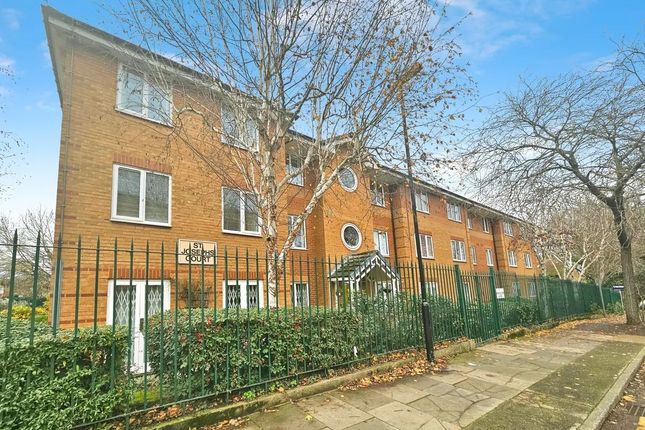 1-bed house on Flat 40 St Josephs Court, Bramhope Lane, London, £90,000