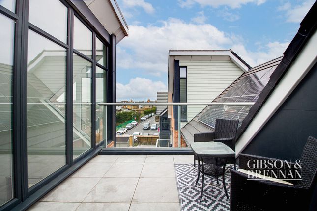 Flat for sale in The Courtyard, Rayleigh