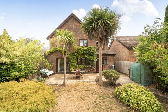 11, Wren Close, Hampshire photo 2