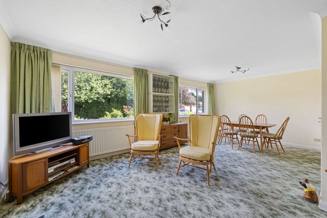 4 Mulberry Close, Aldershot photo 3