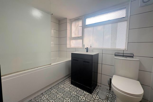 92, North Street, Crowland photo 2