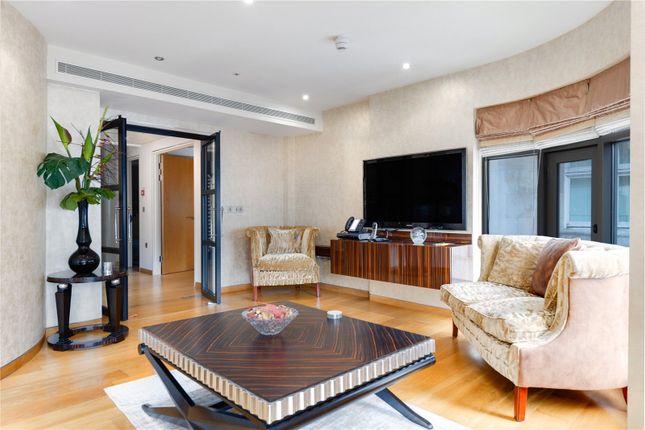 Flat for sale in North Row, London