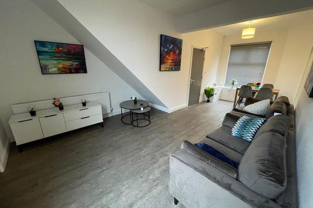 8, Marcus Grove, Manchester photo 4