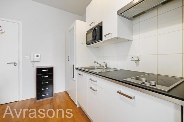 Studio 1, 246A Brixton Road, London photo 4