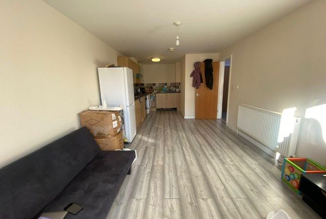 Flat to rent in George Street, Barking
