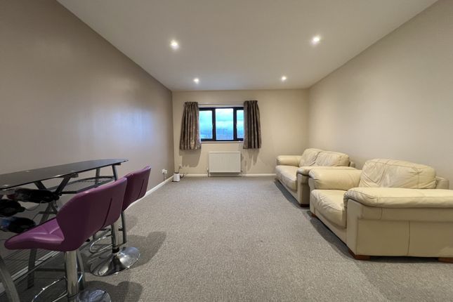 2 Downsland Court, Browning Road, Luton photo 3