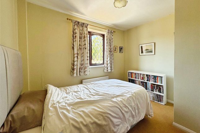 24, Ashmere Close, Reading photo 2