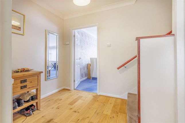 43, Thornhill, Epping photo 3