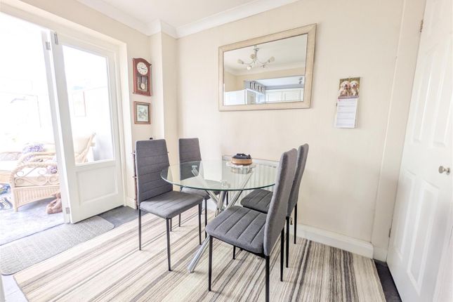 55, Downsview Crescent, Uckfield photo 4