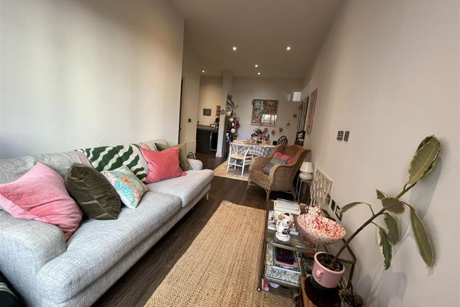 Flat for sale in The Lindens, Pontcanna, Cardiff