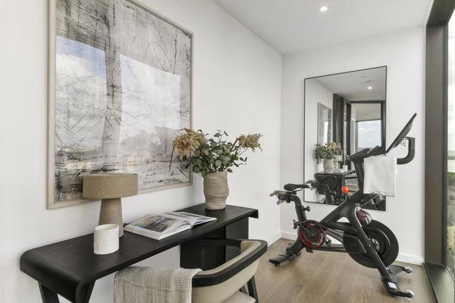 Flat for sale in Vetro, Canary Wharf, London