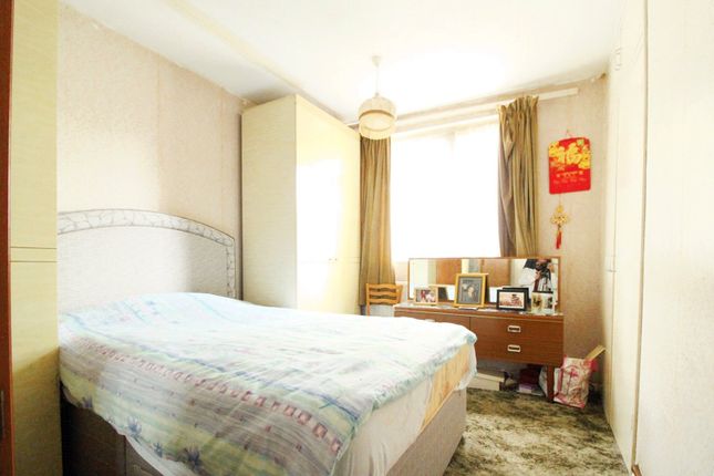 Flat for sale in Knee Hill, London