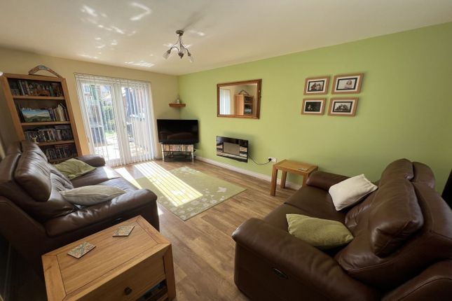 2, Cordell Close, Abergavenny photo 2